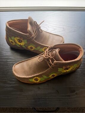 Twisted X Women’s Sunflower Chukka Driving  Mocs Size 5.5 Western Boots